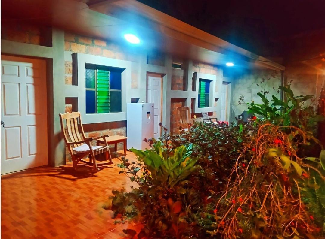 Rustic House Hostel 모요갈파 외부 사진