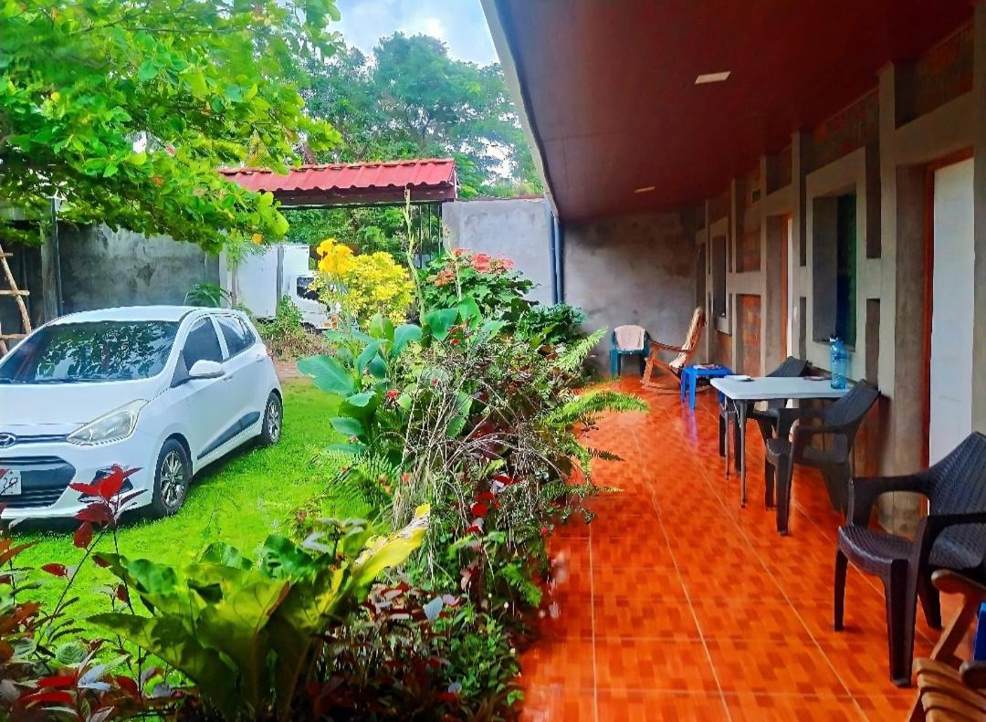 Rustic House Hostel 모요갈파 외부 사진