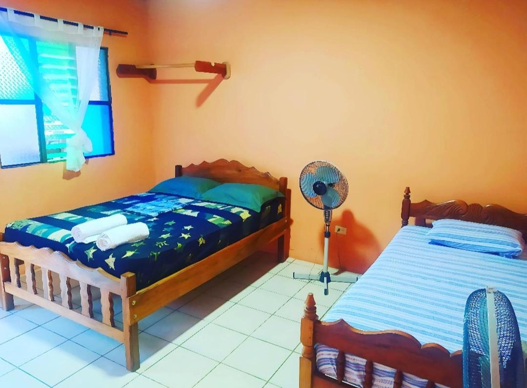 Rustic House Hostel 모요갈파 외부 사진