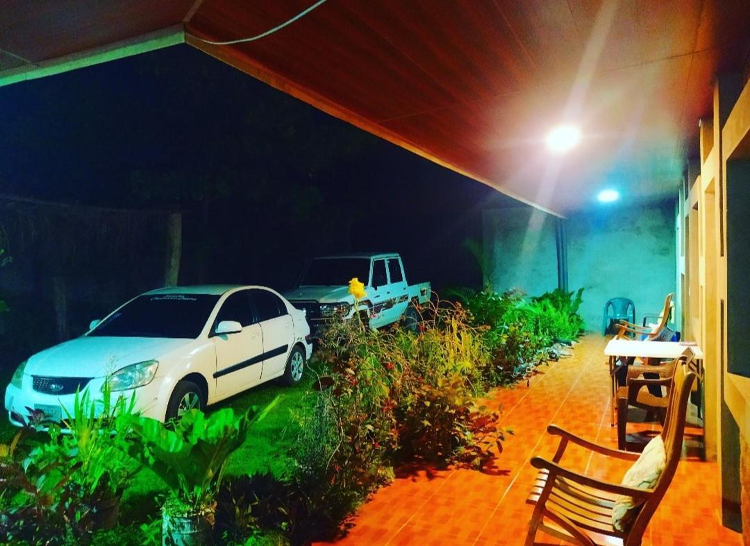 Rustic House Hostel 모요갈파 외부 사진