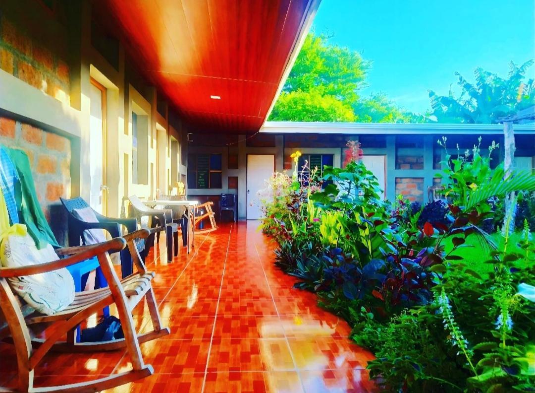 Rustic House Hostel 모요갈파 외부 사진